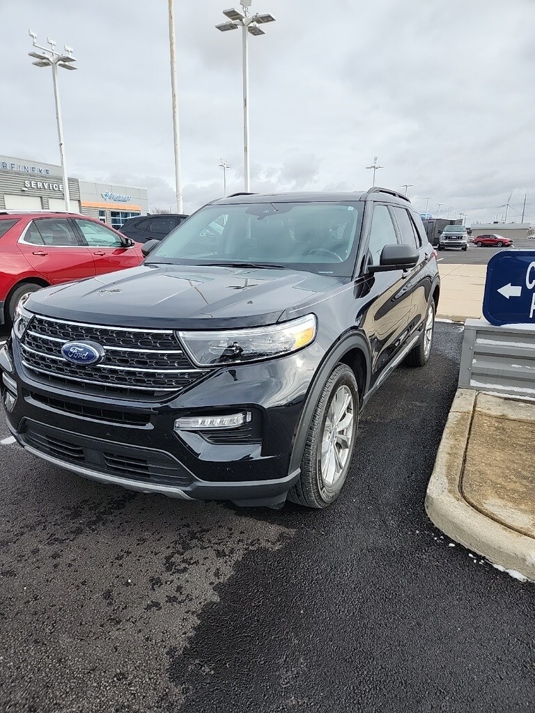 2023 Ford Explorer XLT photo 2