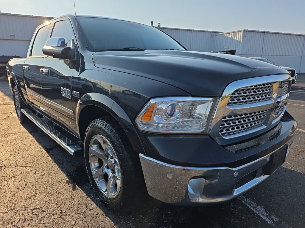 2017 Ram 1500 Laramie photo 3