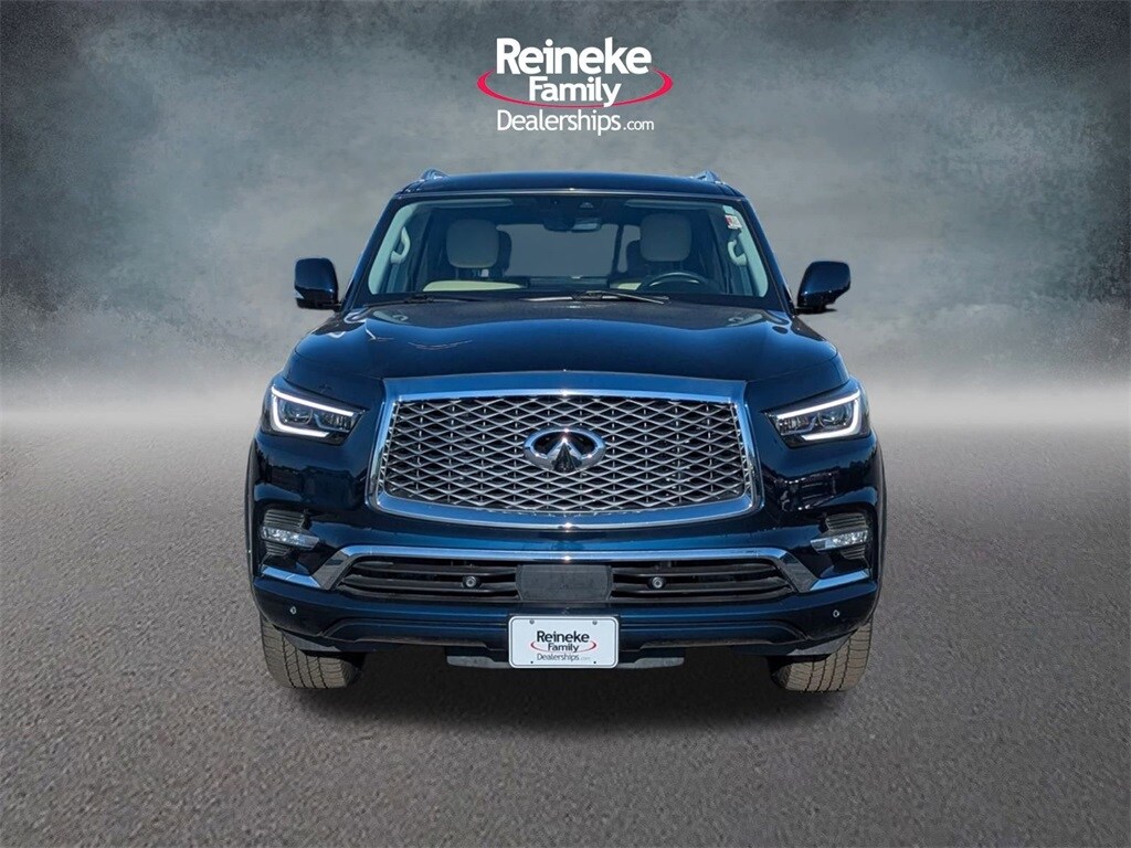 2023 Infiniti QX80 Luxe photo 2