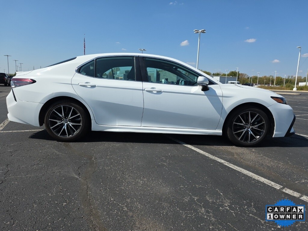2024 Toyota Camry SE photo 4