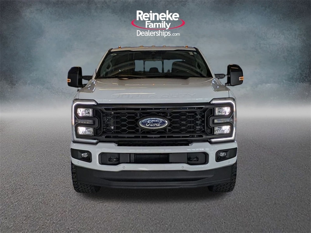 2024 Ford F-250 Lariat photo 2