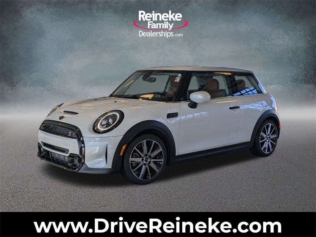 2024 MINI Hardtop 2 Door S's photo