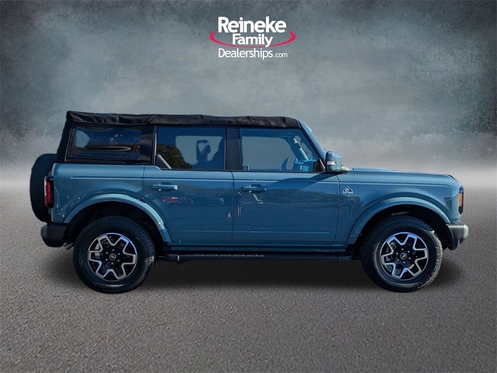 2022 Ford Bronco Outer Banks photo 4