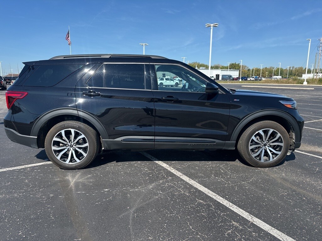 2024 Ford Explorer ST-Line photo 3
