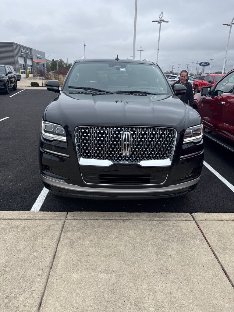 2022 Lincoln Navigator L Reserve photo 2