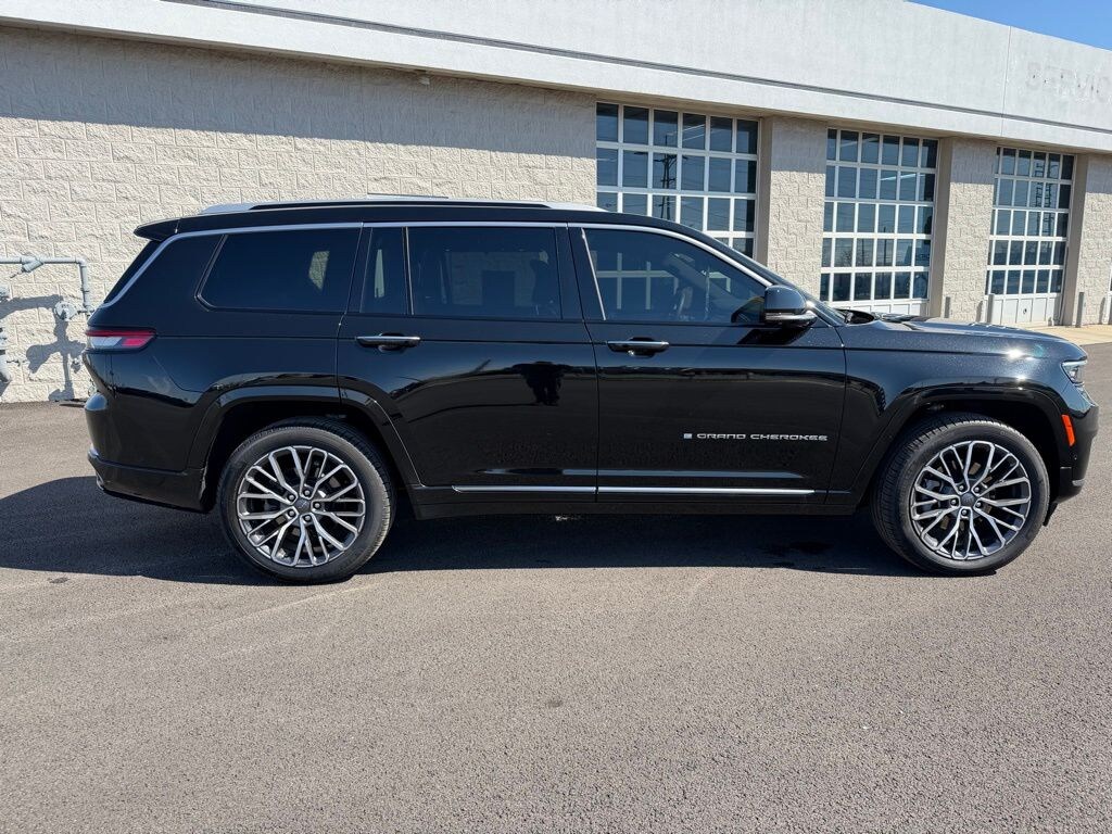 Used 2023 Jeep Grand Cherokee Summit SUV