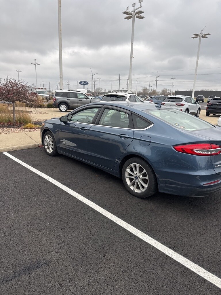 2019 Ford Fusion Hybrid SE photo 4
