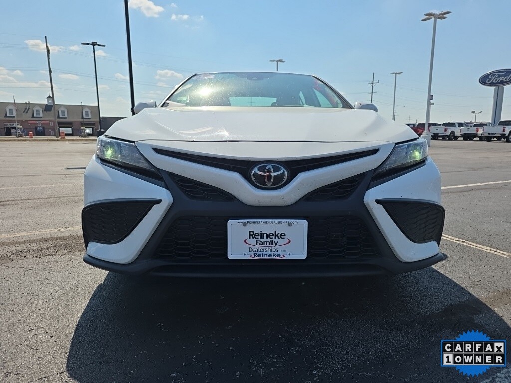 2024 Toyota Camry SE photo 2