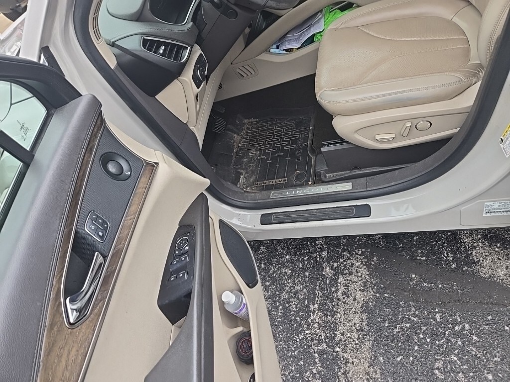 2019 Lincoln Nautilus Reserve photo 2