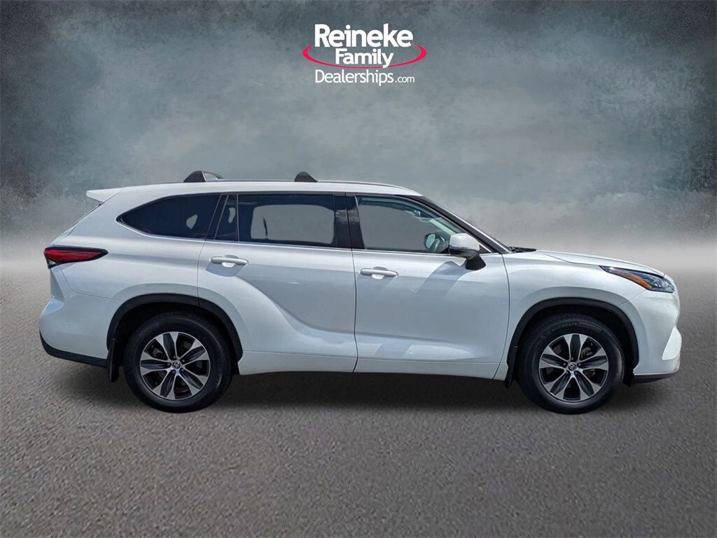 2022 Toyota Highlander XLE photo 4
