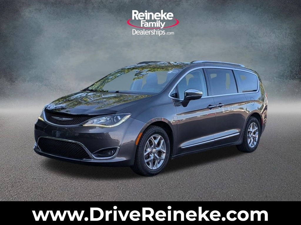 2019 Chrysler Pacifica Limited's photo