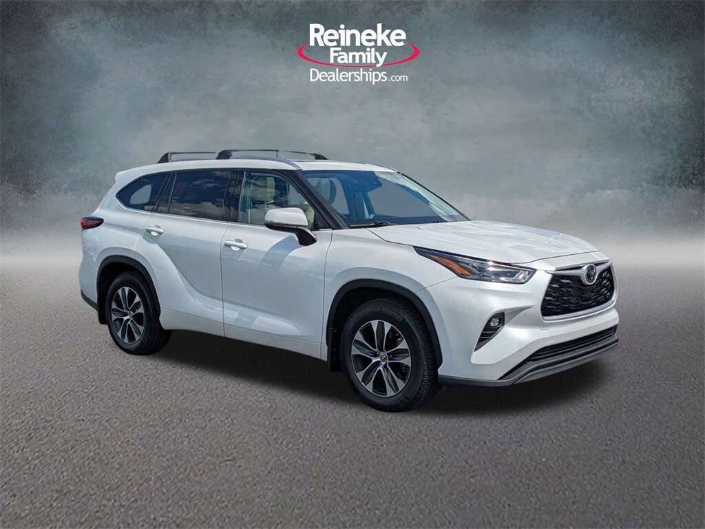 2022 Toyota Highlander XLE photo 3