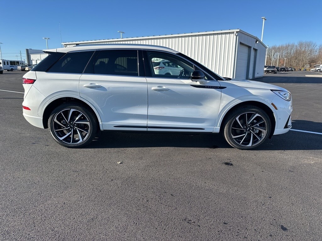 2023 Lincoln Corsair Grand Touring photo 4