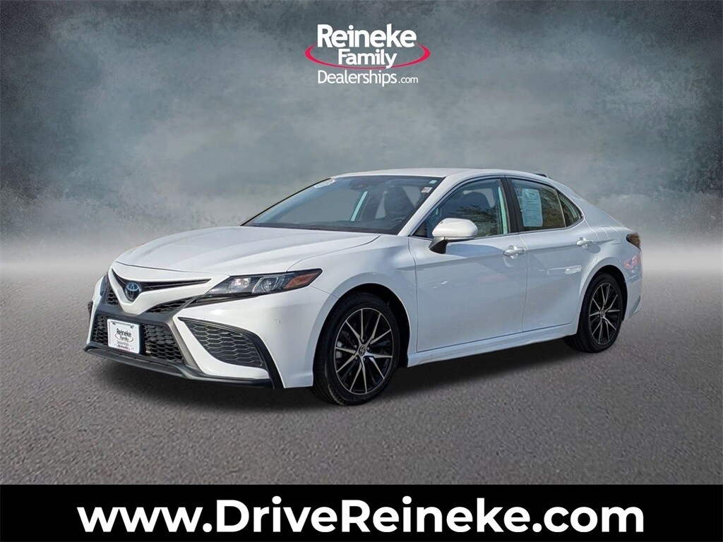 2024 Toyota Camry SE's photo