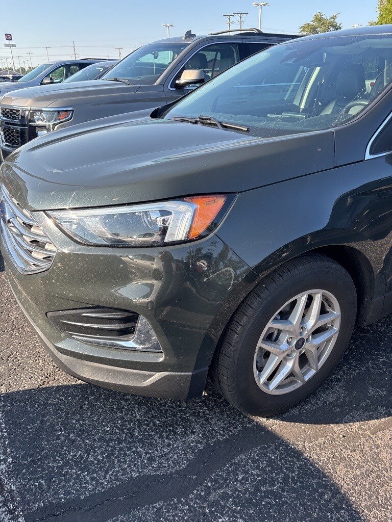 2022 Ford Edge SEL photo 4
