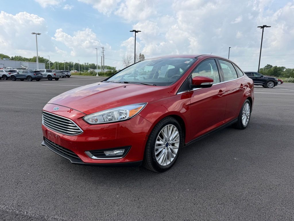 2018 Ford Focus Sedan Titanium's photo