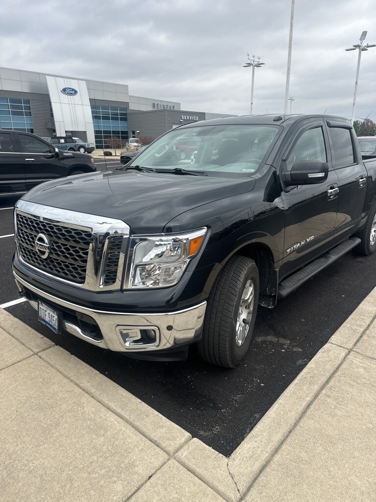 2018 Nissan Titan SV photo 3