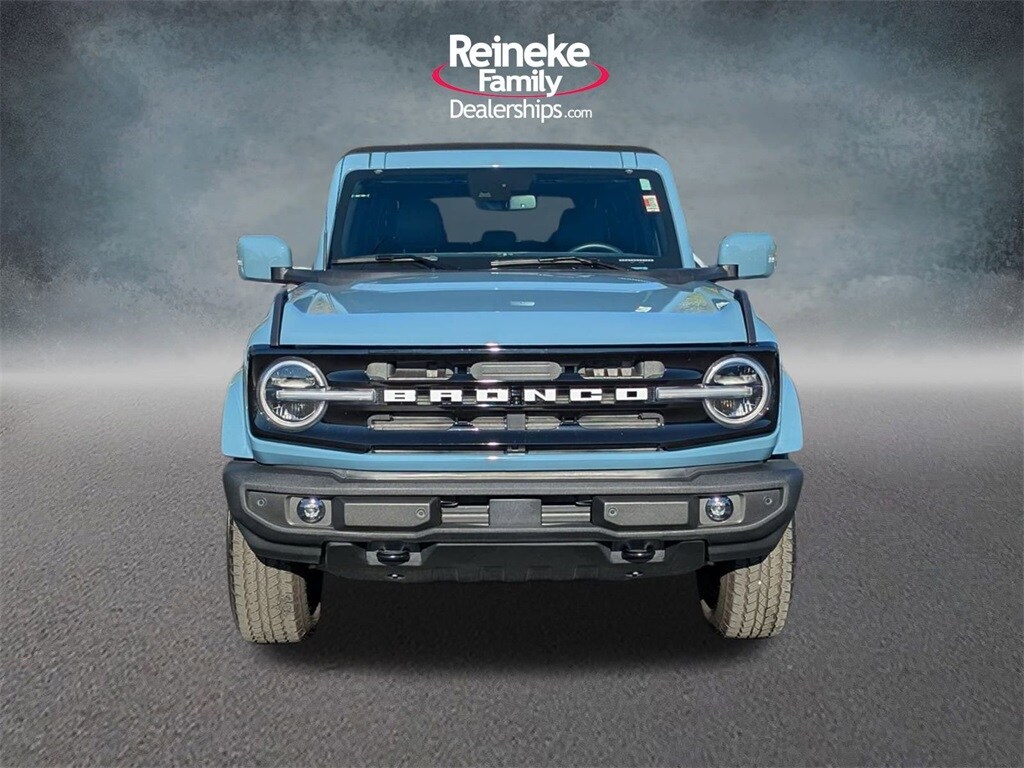 2022 Ford Bronco Outer Banks photo 2