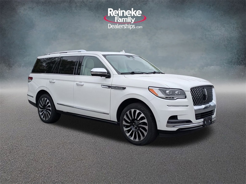 2022 Lincoln Navigator Black Label photo 3