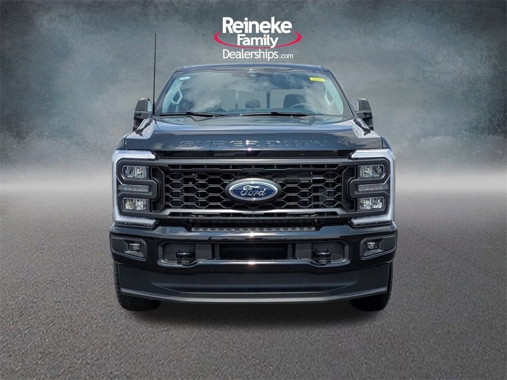 New 2025 Ford F-250 XL Truck Crew Cab
