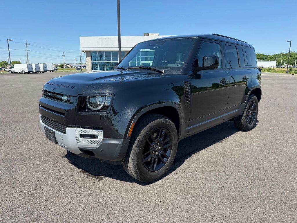 2025 Land Rover Defender's photo