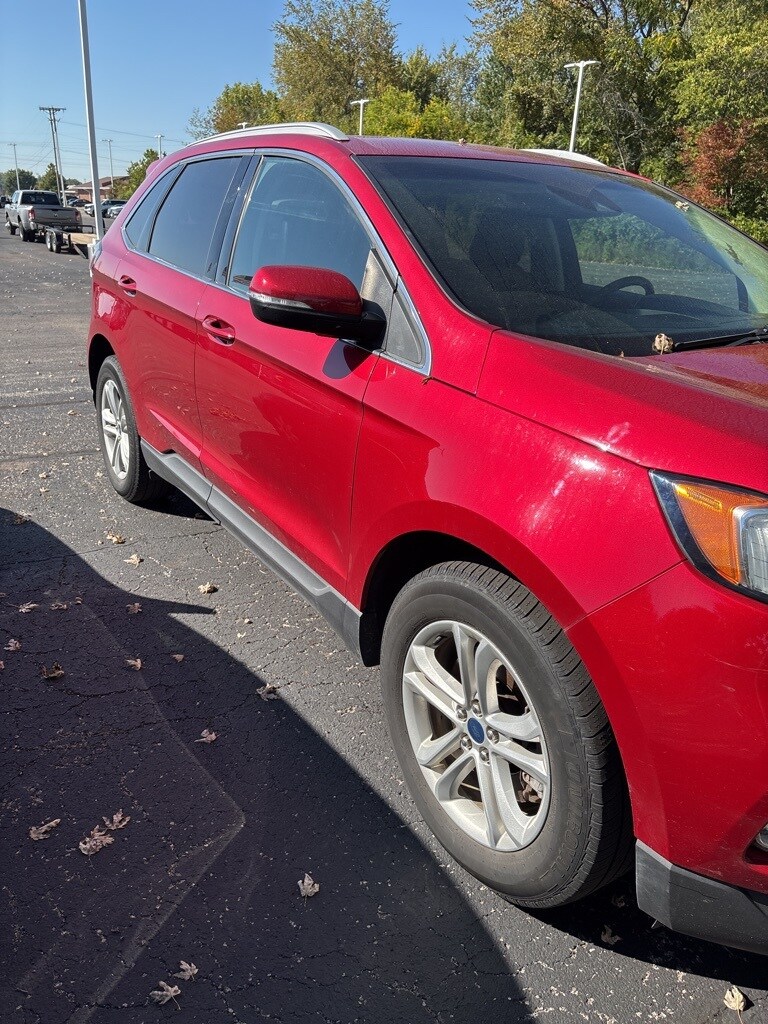 2020 Ford Edge SEL photo 2