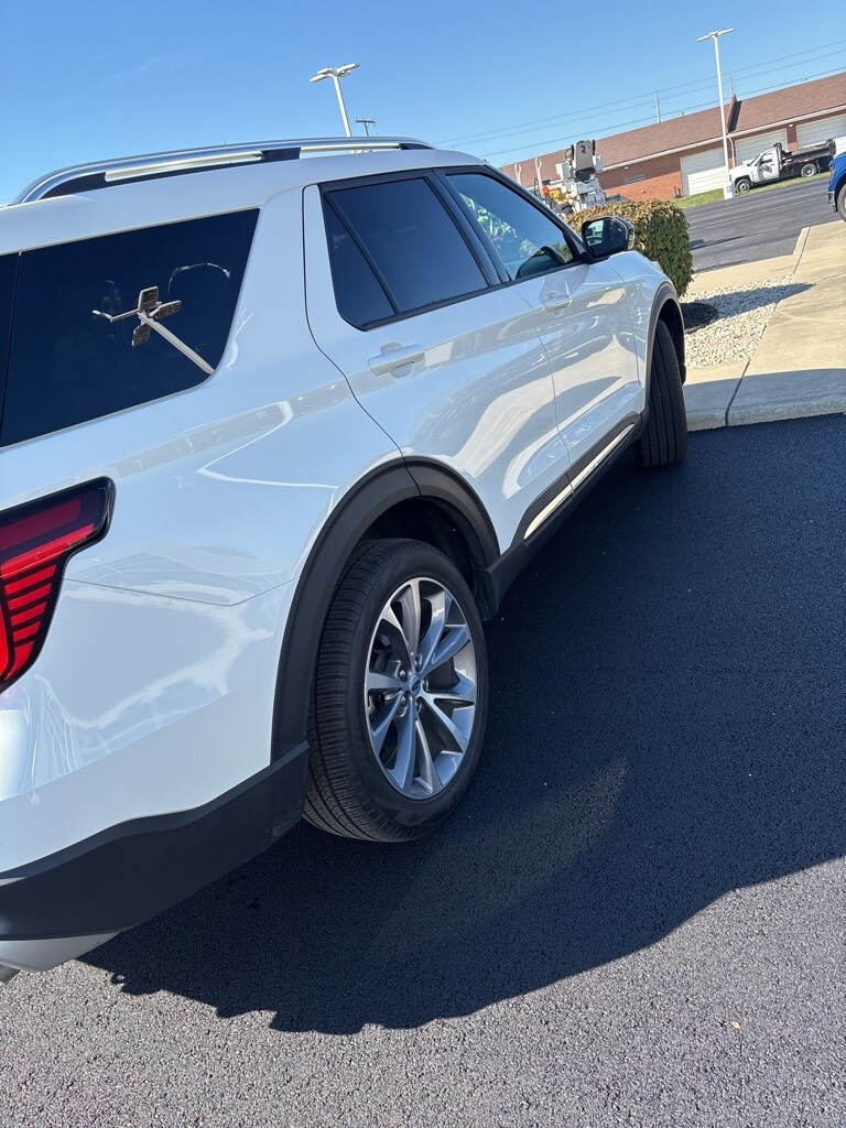 2025 Ford Explorer Platinum photo 3