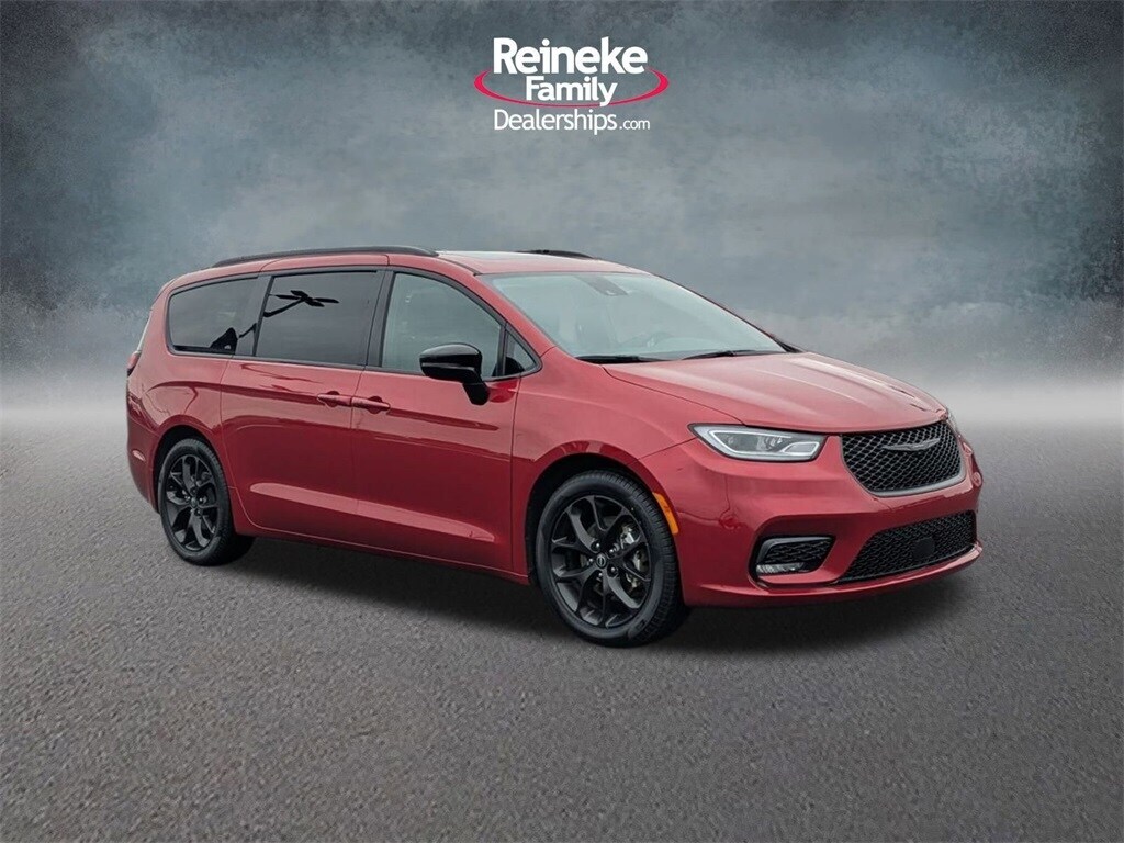 Used 2025 Chrysler Pacifica Limited Van Passenger Van