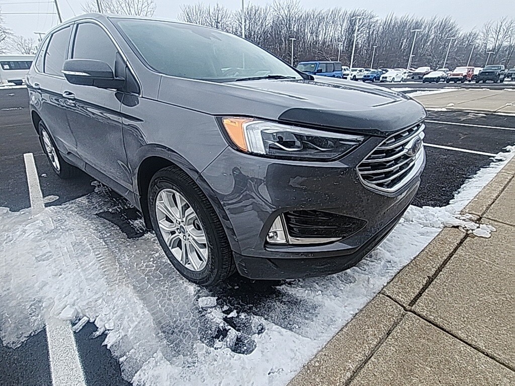 2022 Ford Edge Titanium photo 3