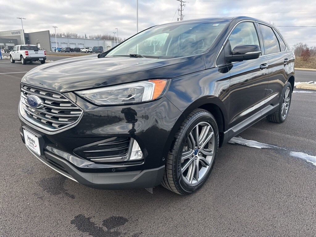 2019 Ford Edge Titanium's photo