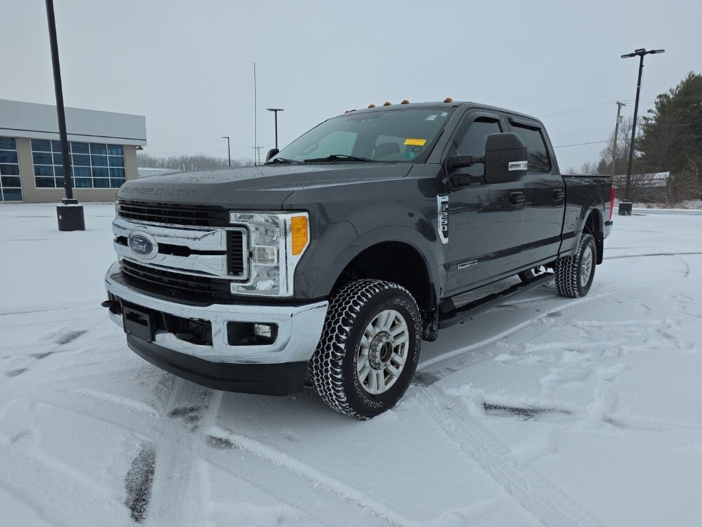 2017 Ford F-250 Super Duty XLT's photo
