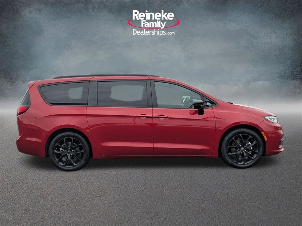 Used 2025 Chrysler Pacifica Limited Van Passenger Van