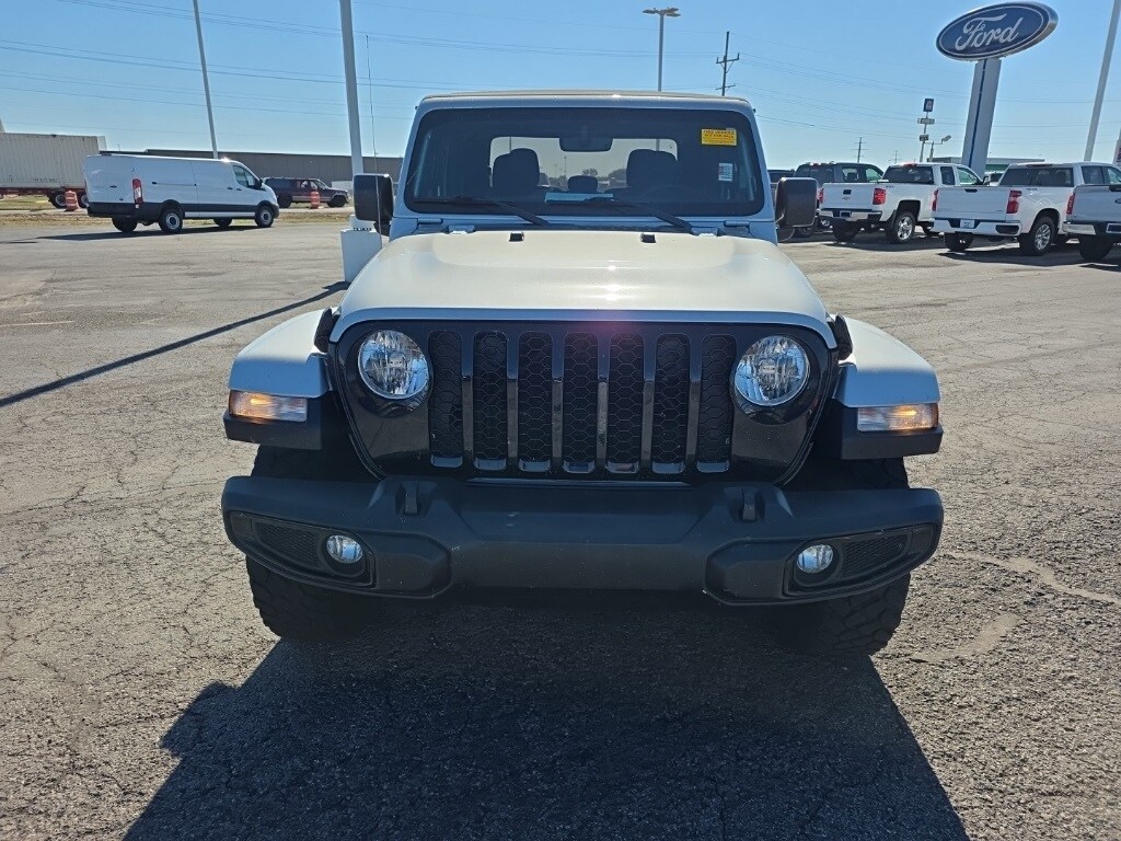 2023 Jeep Gladiator Willys photo 2
