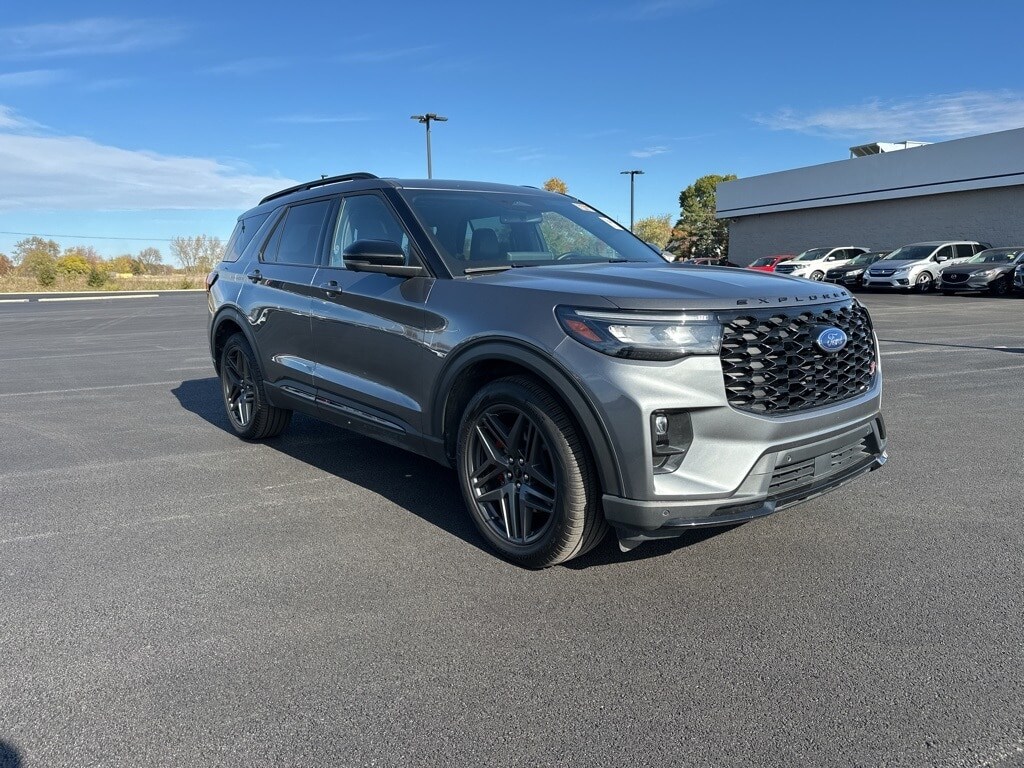 2025 Ford Explorer ST photo 3