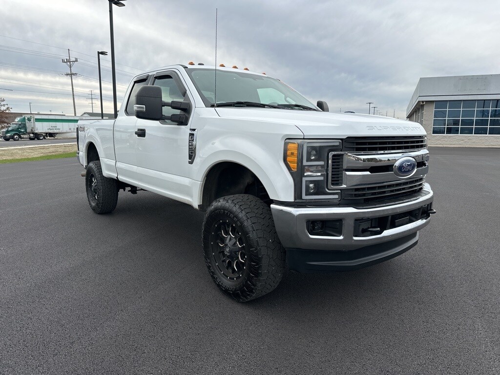 2017 Ford F-250 XLT photo 3