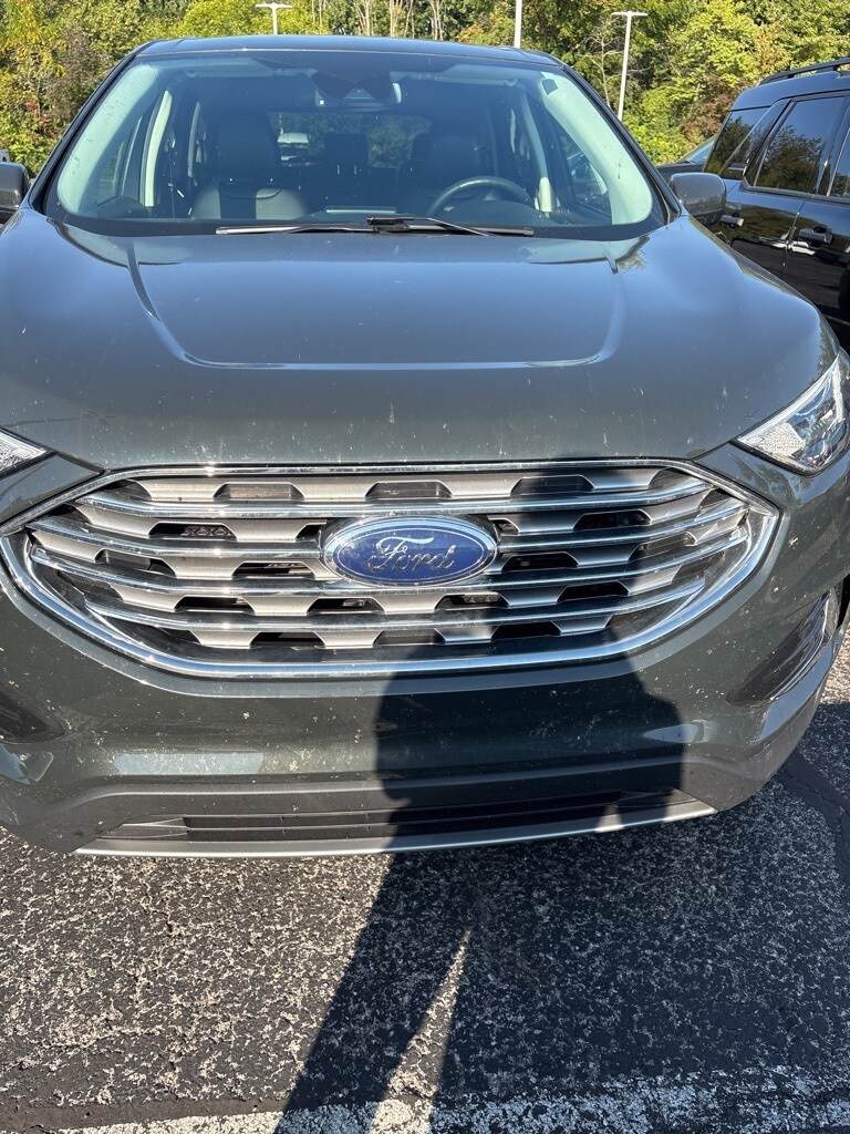 2022 Ford Edge SEL photo 3