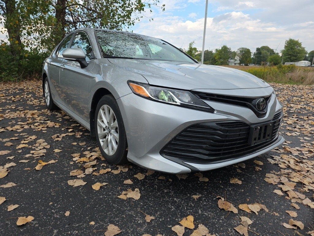 2019 Toyota Camry LE photo 3