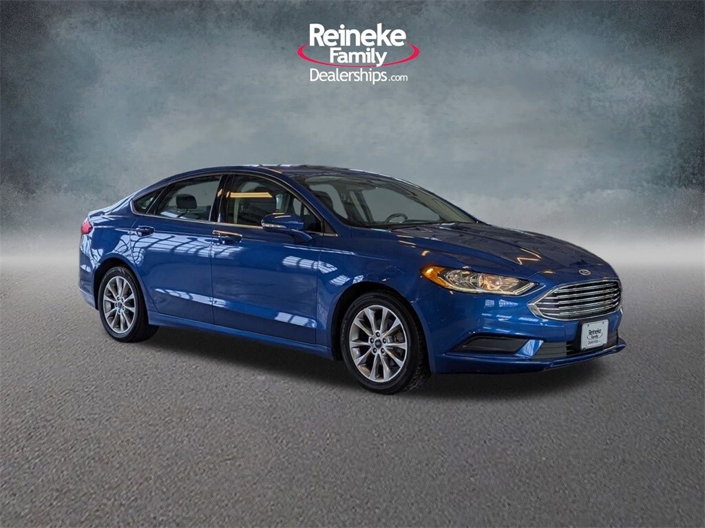 2017 Ford Fusion SE photo 3