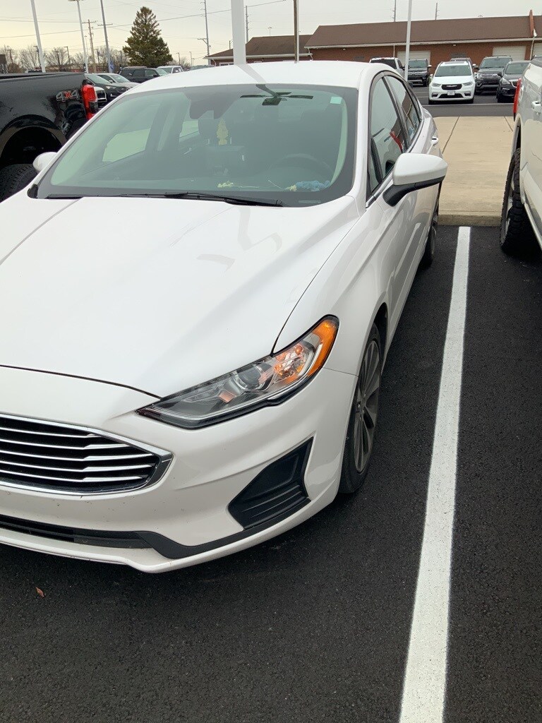 2020 Ford Fusion SE's photo