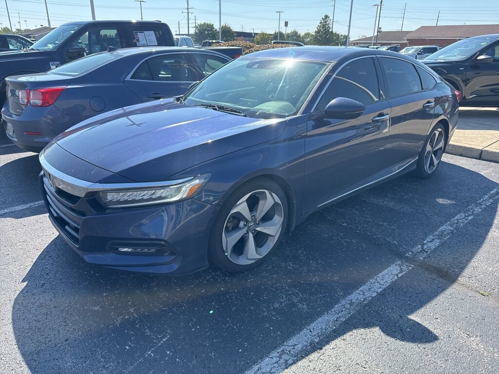 2018 Honda Accord Touring photo 3