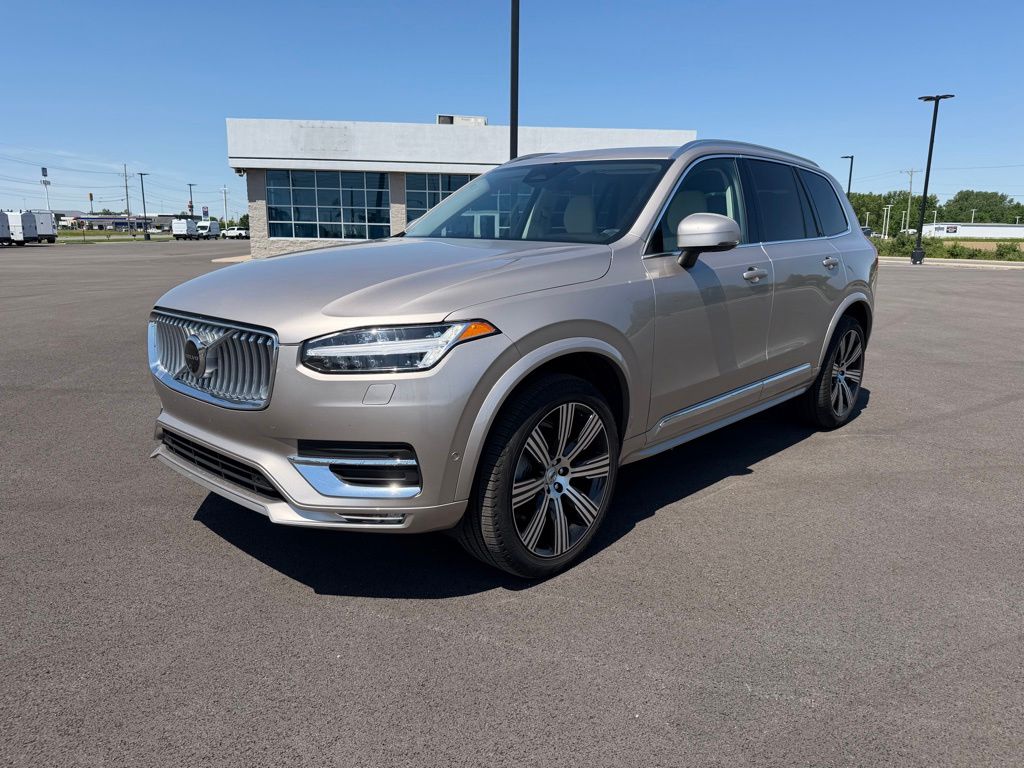 2024 Volvo XC90 B6 Plus 6-Seater Bright theme 4WD's photo