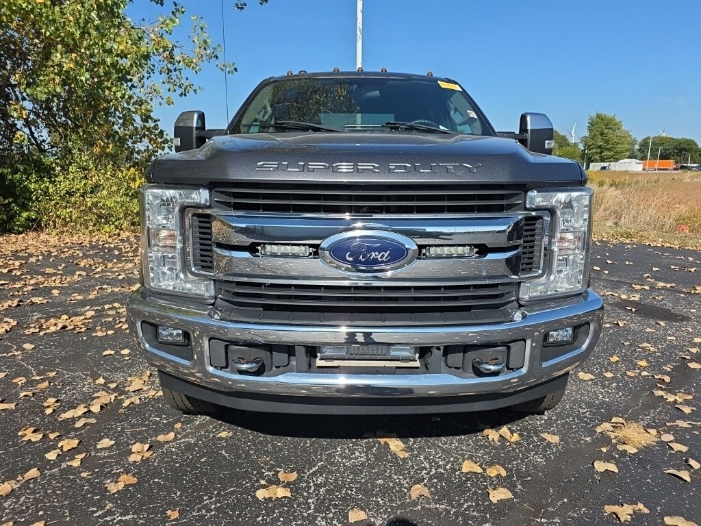2017 Ford F-250 XLT photo 2