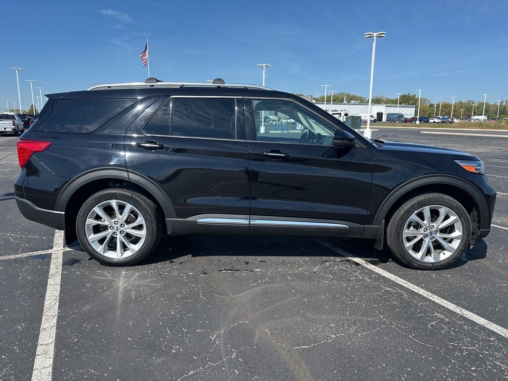 2023 Ford Explorer Platinum photo 2