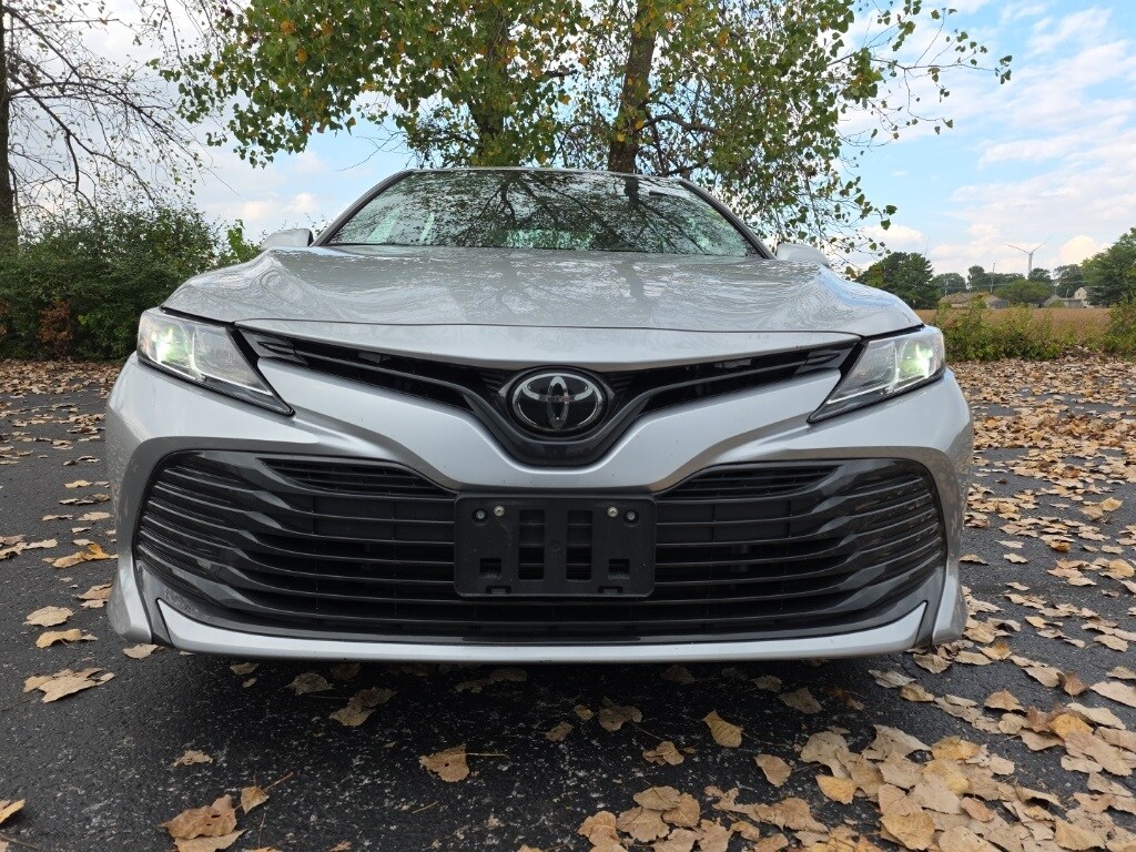 2019 Toyota Camry LE photo 2