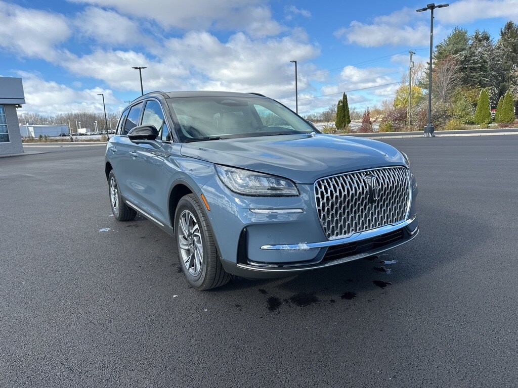 2025 Lincoln Corsair Premiere photo 3