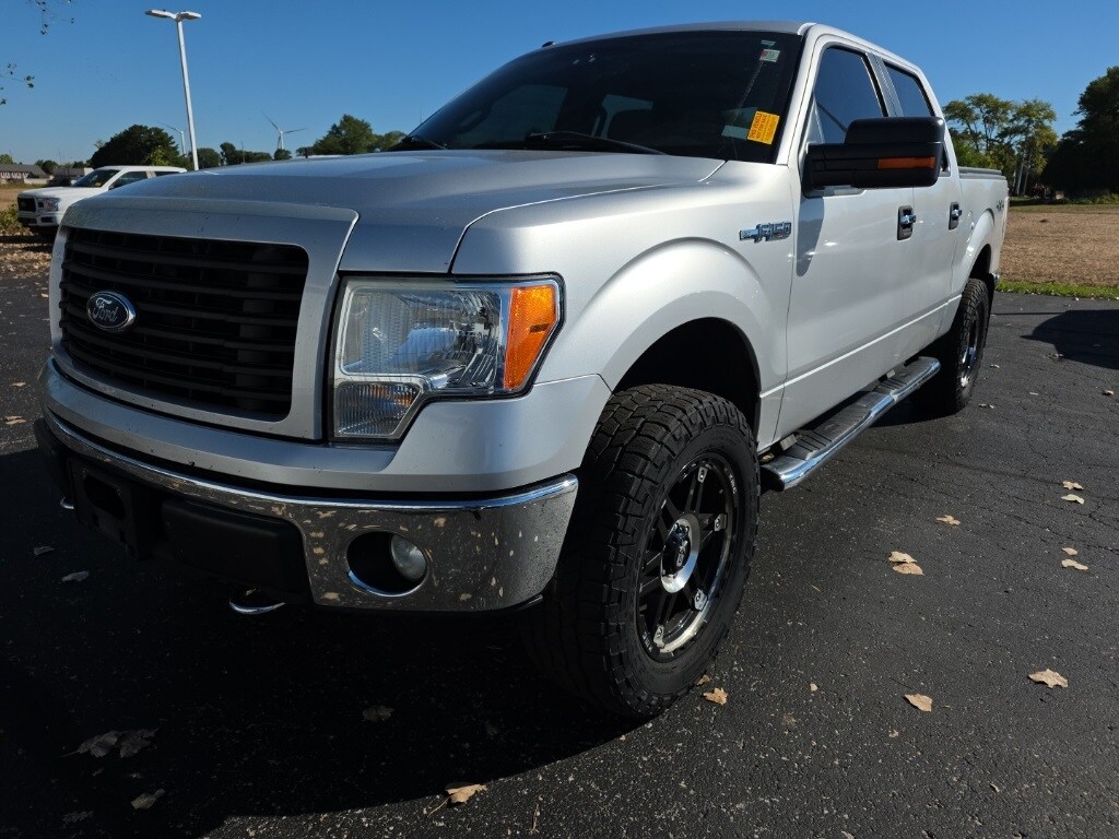 2011 Ford F-150 XLT photo 2