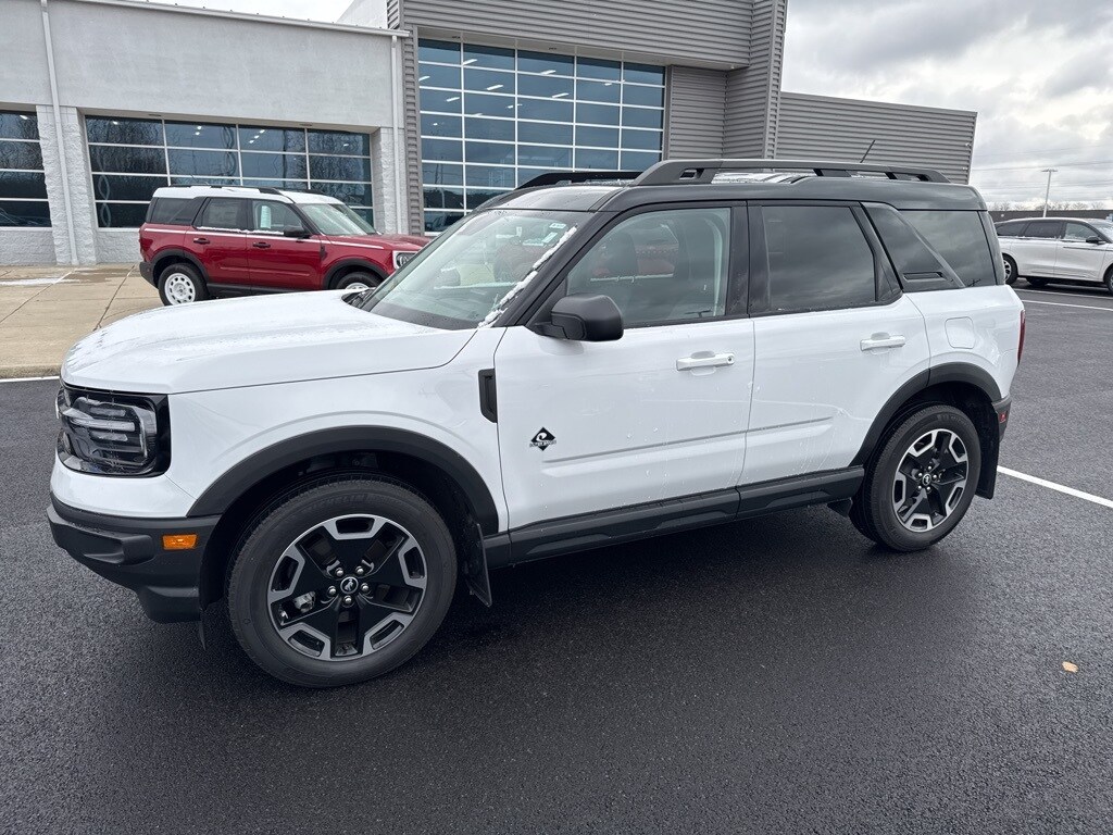 2023 Ford Bronco Sport Outer Banks photo 2