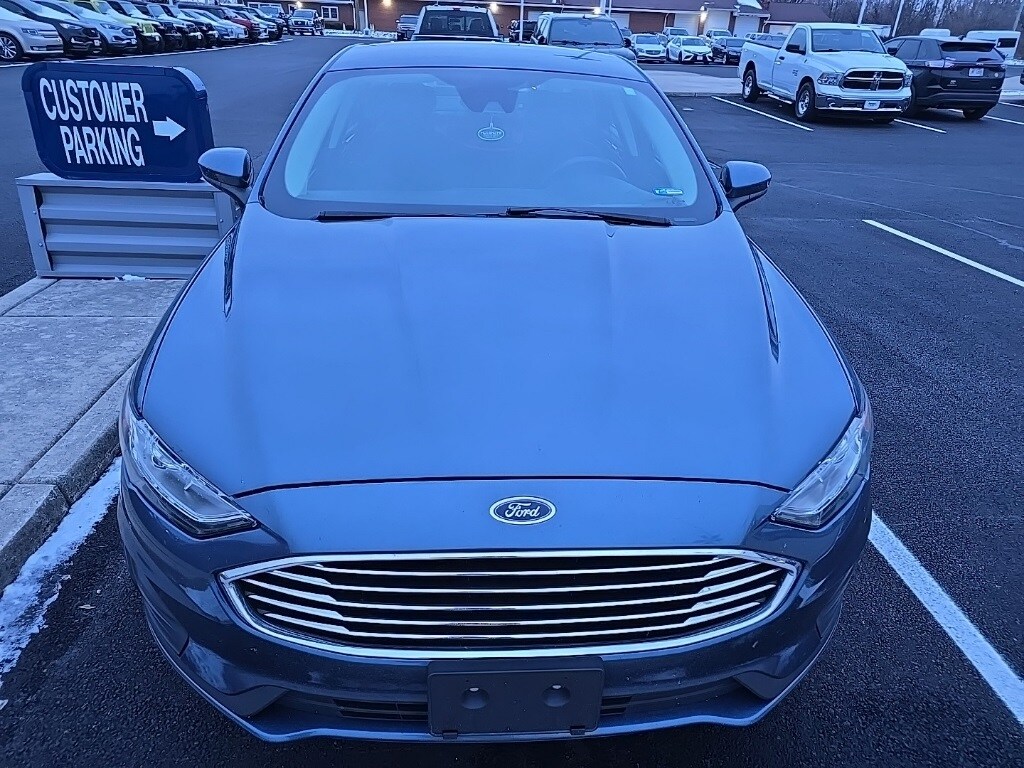 2019 Ford Fusion SE photo 2