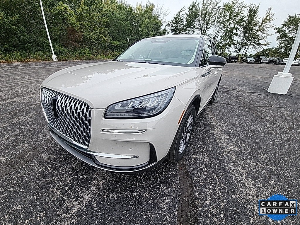 2023 Lincoln Corsair Standard photo 4