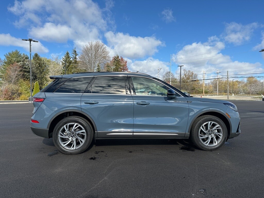 2025 Lincoln Corsair Premiere photo 4
